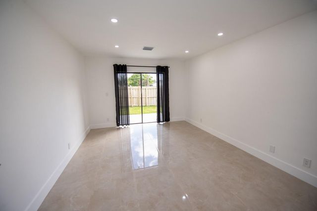 110 NW 6th Avenue, Dania Beach, FL 33004