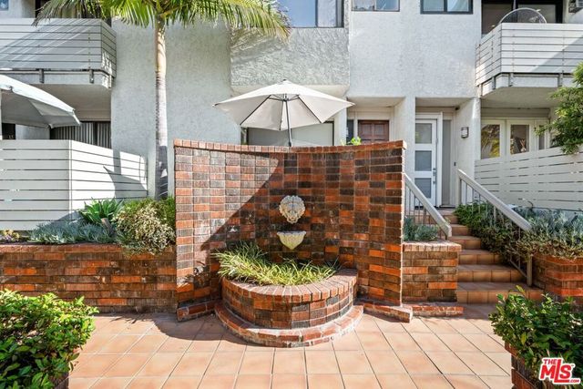 8611 Burton Way 15, Los Angeles, CA 90048