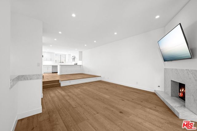 8611 Burton Way 15, Los Angeles, CA 90048