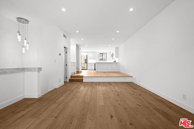 8611 Burton Way 15, Los Angeles, CA 90048