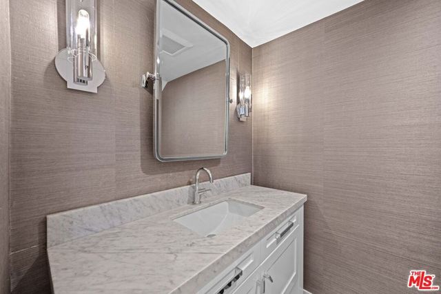 8611 Burton Way 15, Los Angeles, CA 90048