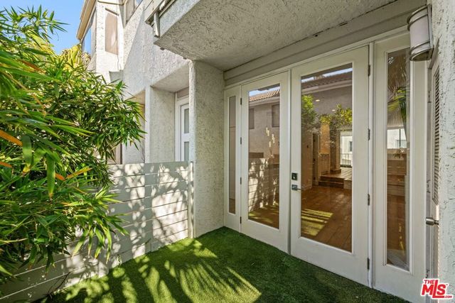 8611 Burton Way 15, Los Angeles, CA 90048