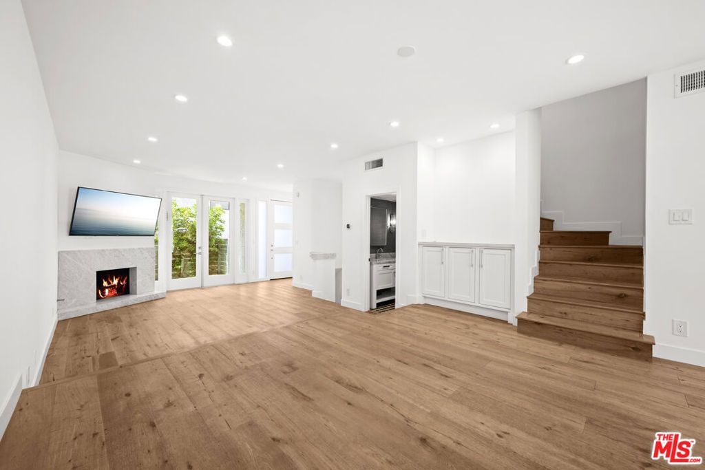 8611 Burton Way 15, Los Angeles, CA 90048