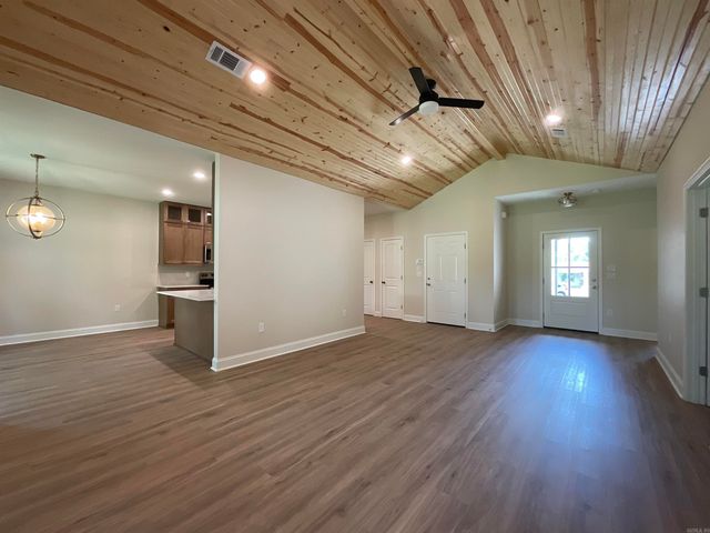 929 N Jeff Davis Avenue, Jacksonville, AR 72076