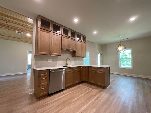 929 N Jeff Davis Avenue, Jacksonville, AR 72076