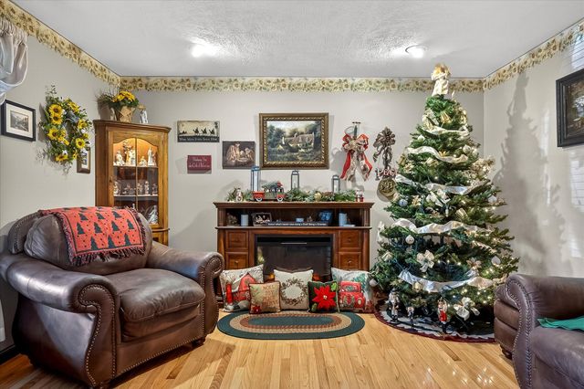 1502 E Sycamore Street, Ozark, MO 65721