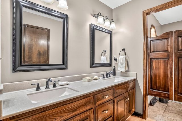 1502 E Sycamore Street, Ozark, MO 65721