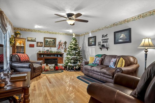 1502 E Sycamore Street, Ozark, MO 65721