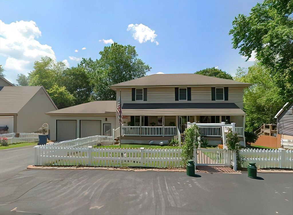 1502 E Sycamore Street, Ozark, MO 65721