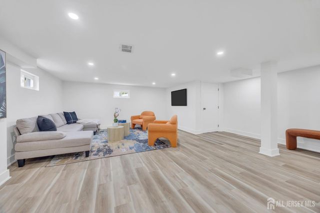 260 Highland Avenue, Franklin Twsp, NJ 08873