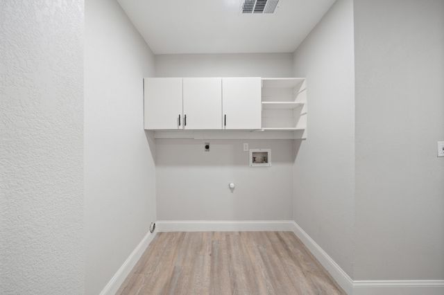 310 Valley Spring Drive, Arlington, TX 76018