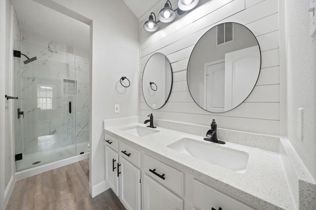 310 Valley Spring Drive, Arlington, TX 76018