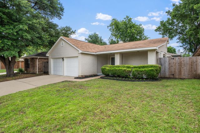 310 Valley Spring Drive, Arlington, TX 76018