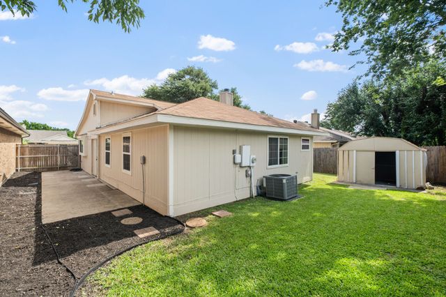 310 Valley Spring Drive, Arlington, TX 76018