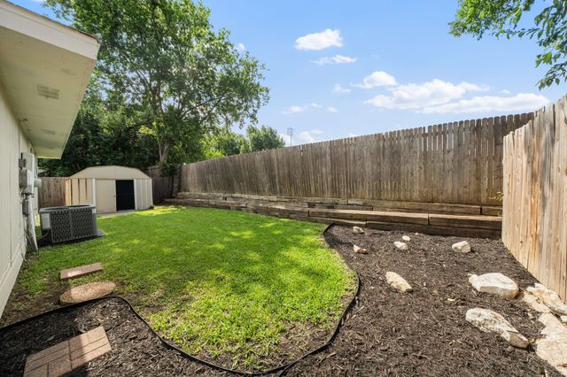 310 Valley Spring Drive, Arlington, TX 76018