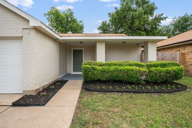 310 Valley Spring Drive, Arlington, TX 76018