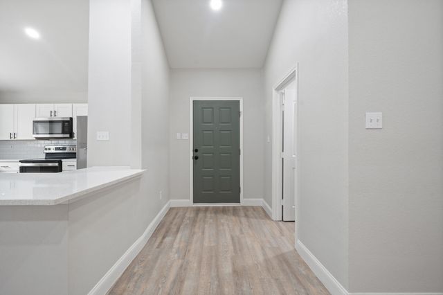 310 Valley Spring Drive, Arlington, TX 76018
