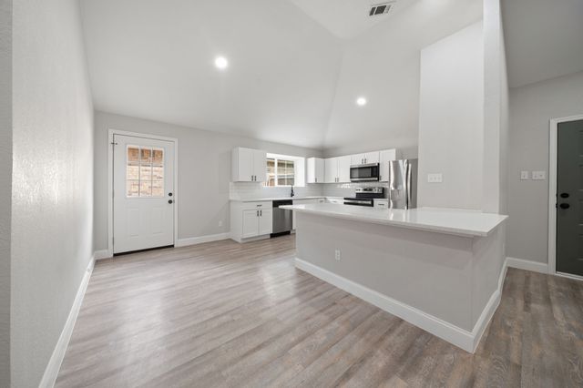 310 Valley Spring Drive, Arlington, TX 76018