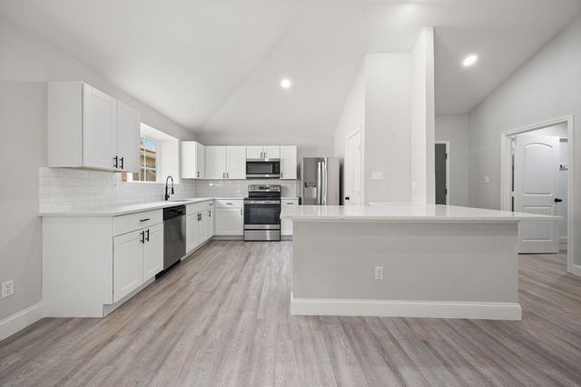 310 Valley Spring Drive, Arlington, TX 76018