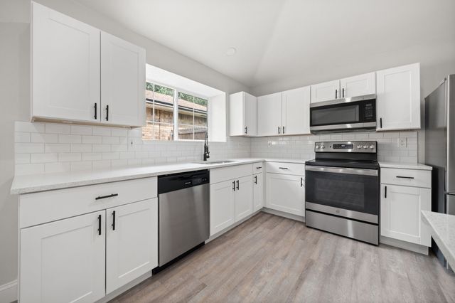 310 Valley Spring Drive, Arlington, TX 76018