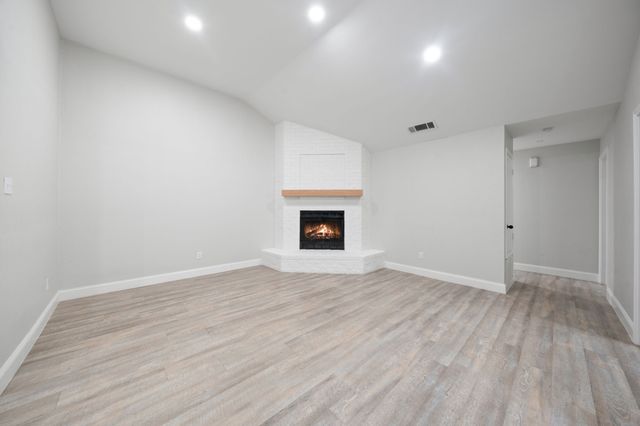 310 Valley Spring Drive, Arlington, TX 76018