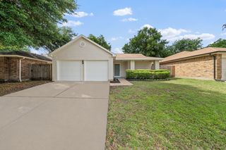 310 Valley Spring Drive, Arlington, TX 76018