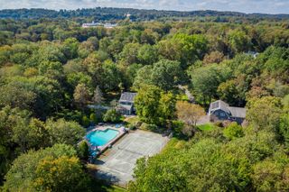 28 Grand Place, Newtown, CT 06470