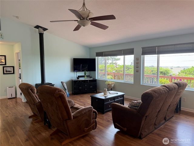 1050 338th Street, Ocean Park, WA 98640