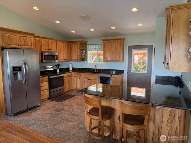 1050 338th Street, Ocean Park, WA 98640