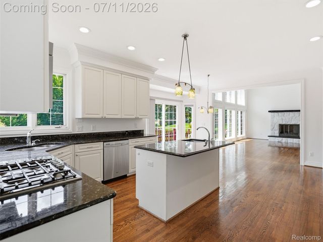 1797 Blue Grass Drive, Rochester Hills, MI 48306
