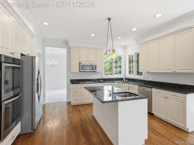 1797 Blue Grass Drive, Rochester Hills, MI 48306
