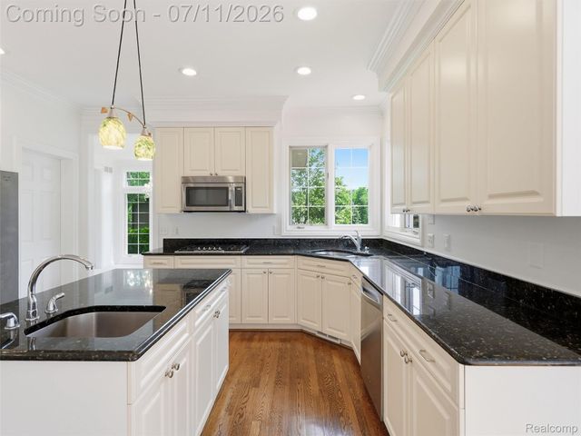 1797 Blue Grass Drive, Rochester Hills, MI 48306