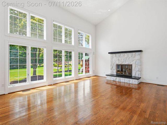 1797 Blue Grass Drive, Rochester Hills, MI 48306