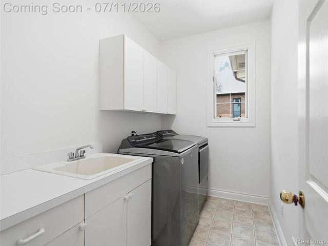 1797 Blue Grass Drive, Rochester Hills, MI 48306