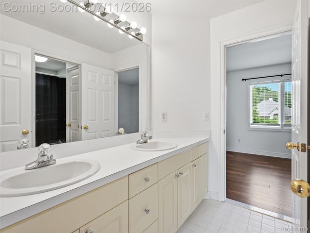 1797 Blue Grass Drive, Rochester Hills, MI 48306