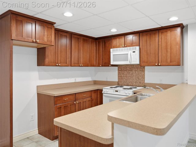 1797 Blue Grass Drive, Rochester Hills, MI 48306