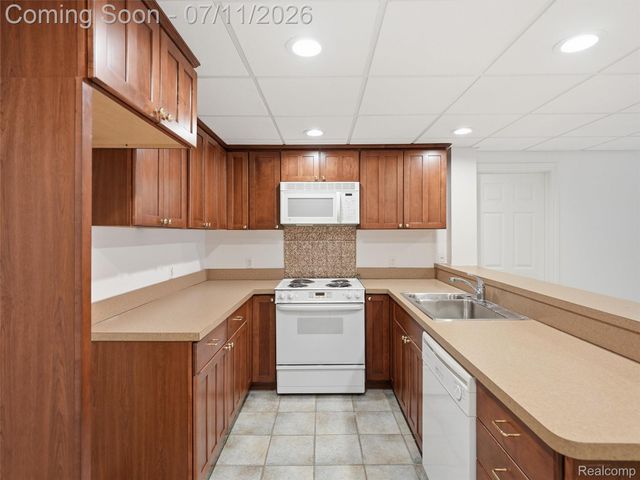 1797 Blue Grass Drive, Rochester Hills, MI 48306