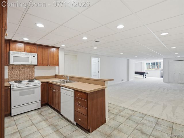 1797 Blue Grass Drive, Rochester Hills, MI 48306