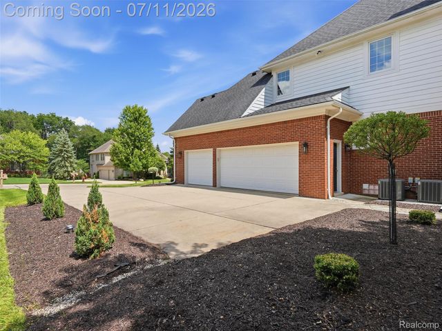 1797 Blue Grass Drive, Rochester Hills, MI 48306