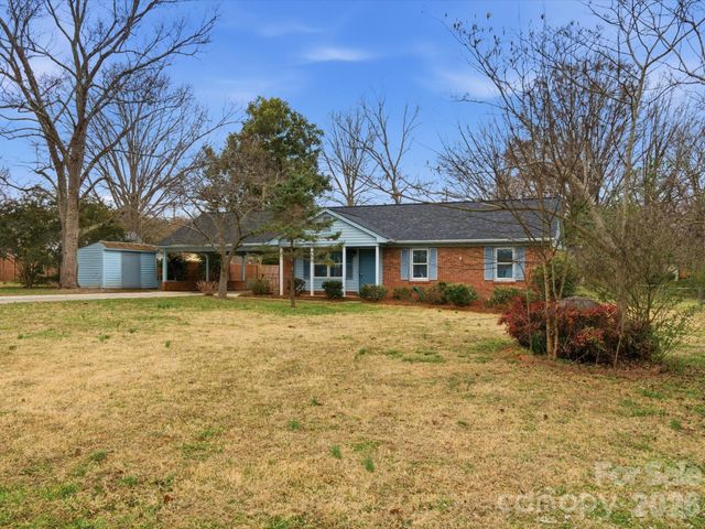 6111 Dovetail Court, Charlotte, NC 28227