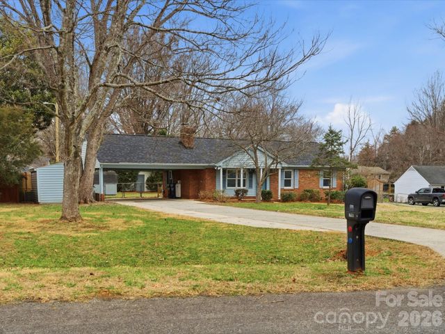 6111 Dovetail Court, Charlotte, NC 28227