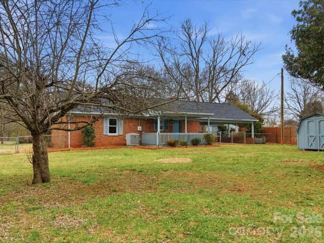 6111 Dovetail Court, Charlotte, NC 28227