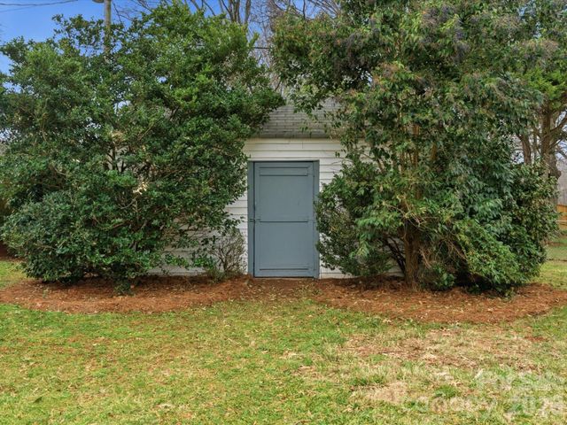 6111 Dovetail Court, Charlotte, NC 28227