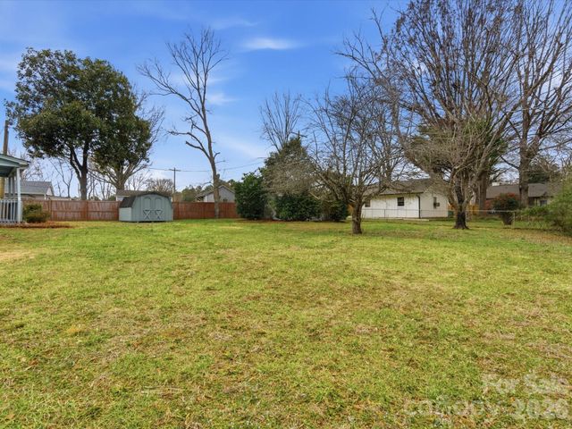 6111 Dovetail Court, Charlotte, NC 28227