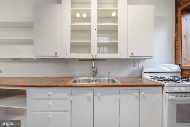 4051 LUDLOW ST, Philadelphia, PA 19104