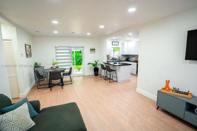 5290 Palm Ave, Hialeah, FL 33012