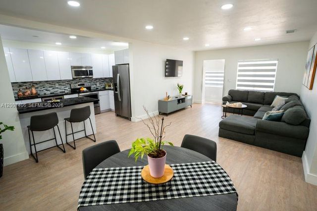 5290 Palm Ave, Hialeah, FL 33012