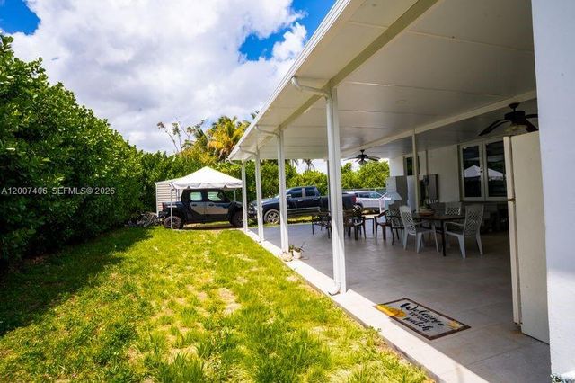 5290 Palm Ave, Hialeah, FL 33012