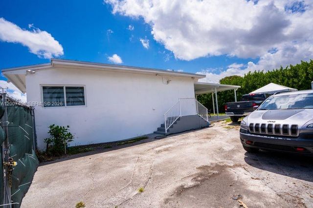 5290 Palm Ave, Hialeah, FL 33012