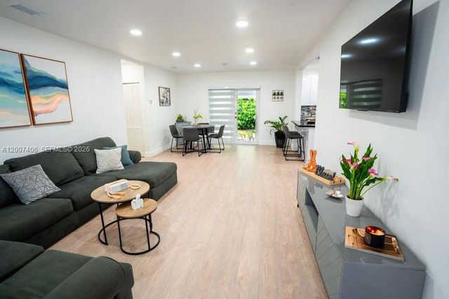 5290 Palm Ave, Hialeah, FL 33012